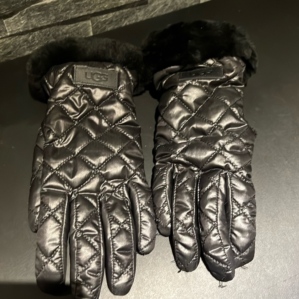 Ugg black gloves
